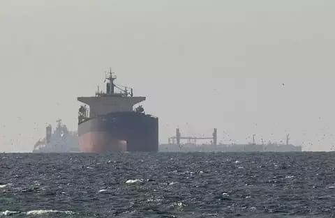 Kapal-kapal kargo di Teluk, dekat Selat Hormuz